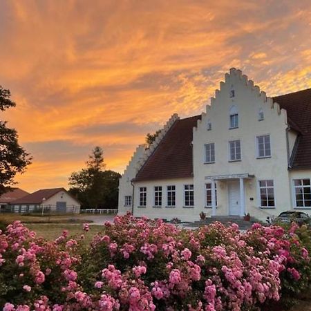 Boutique Hotel Gut Tribbevitz Neuenkirchen auf Rugen Exterior photo