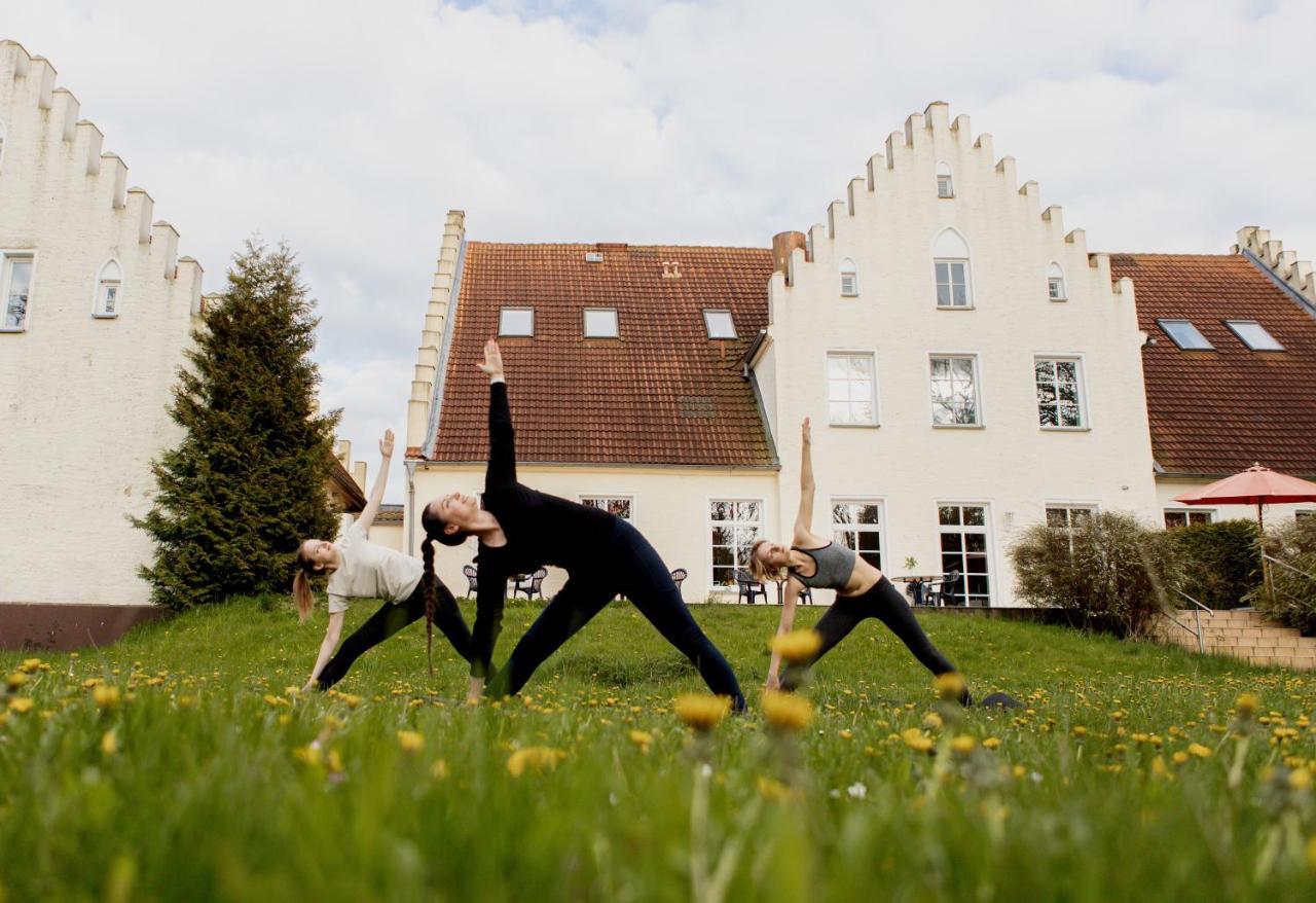 Boutique Hotel Gut Tribbevitz Neuenkirchen auf Rugen Exterior photo