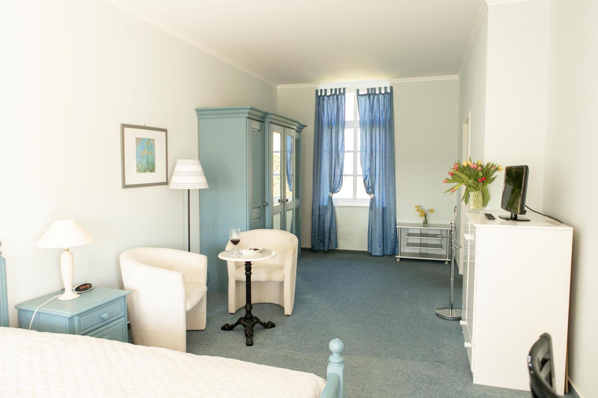 Boutique Hotel Gut Tribbevitz Neuenkirchen auf Rugen Exterior photo