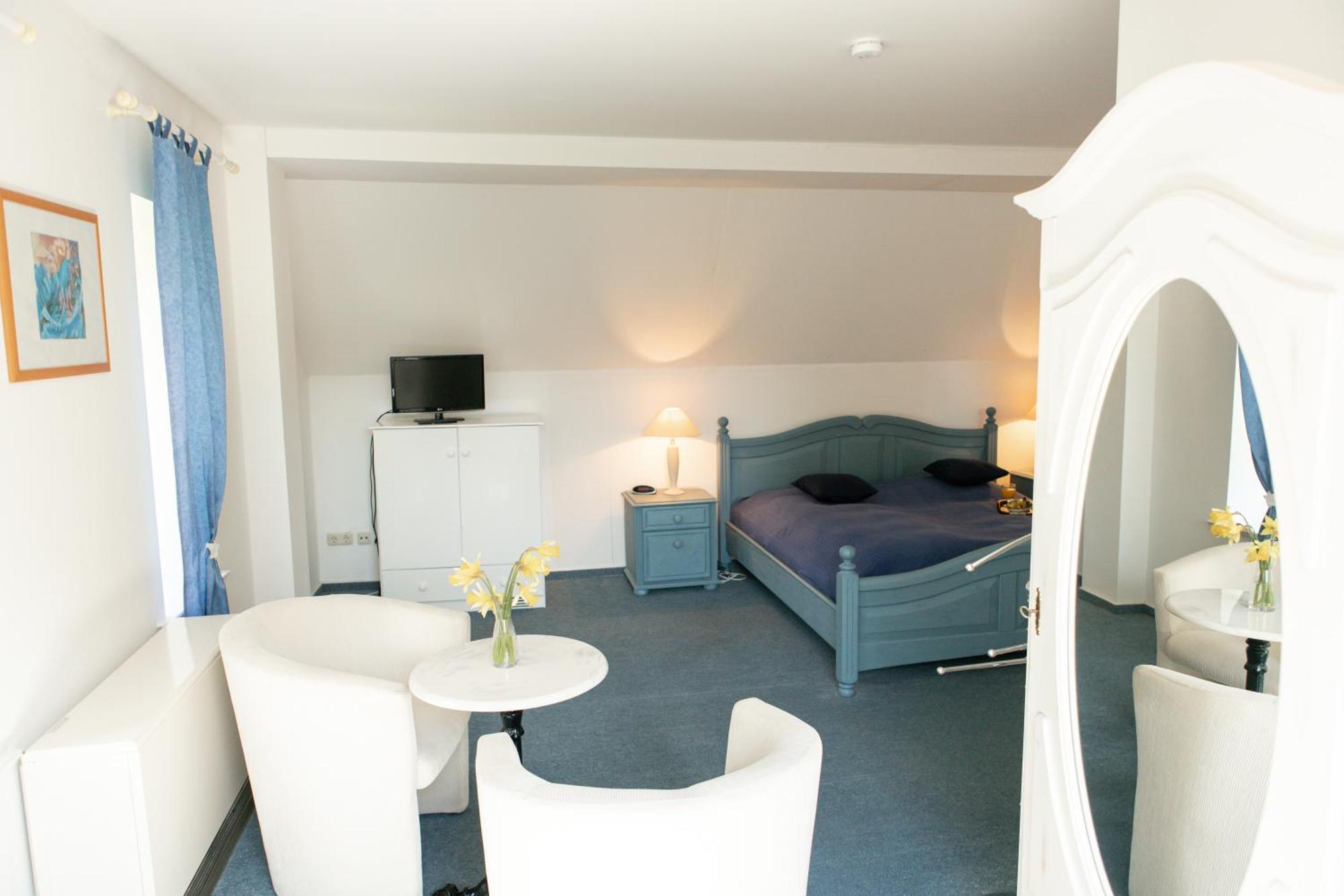 Boutique Hotel Gut Tribbevitz Neuenkirchen auf Rugen Exterior photo