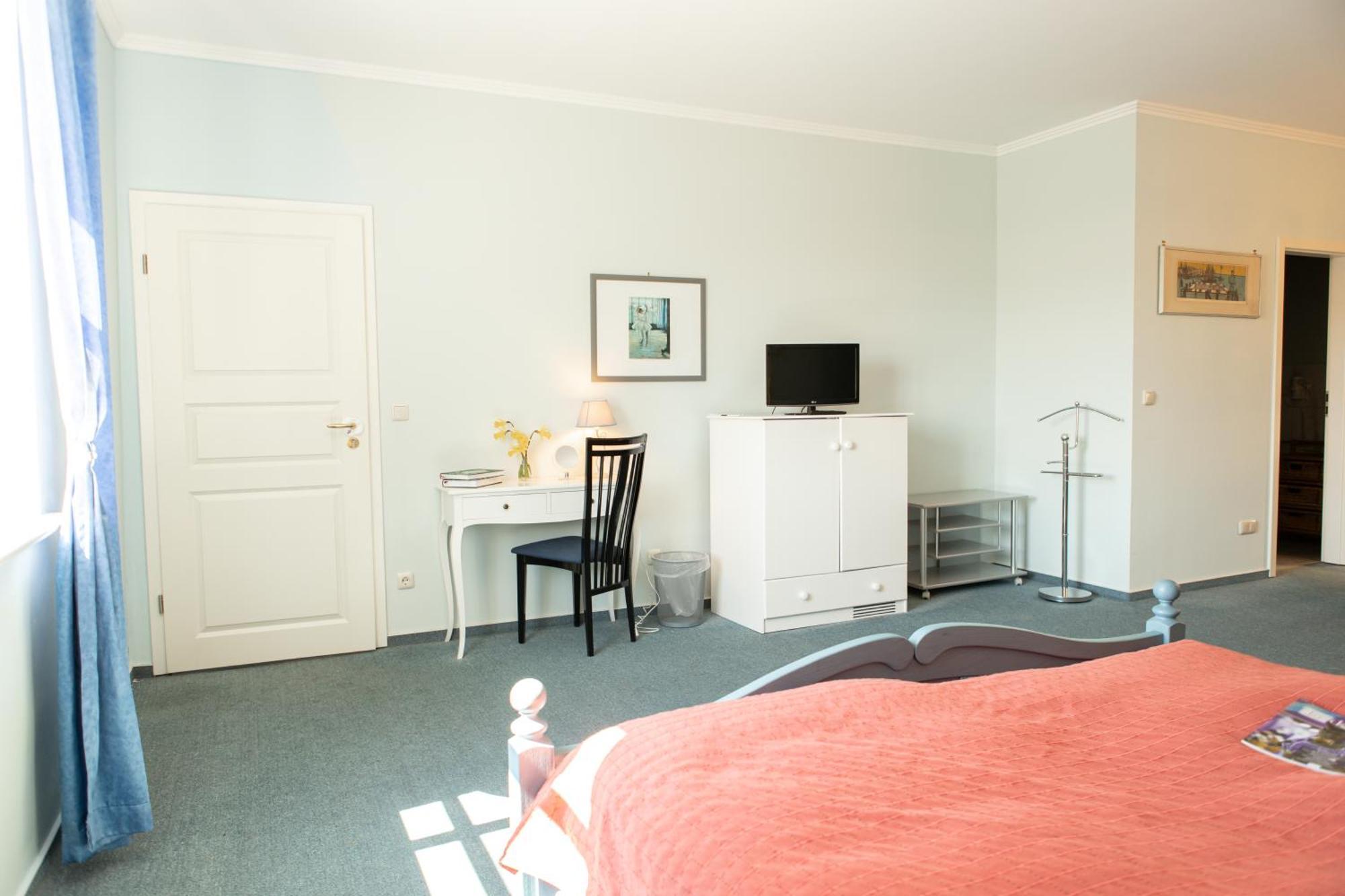 Boutique Hotel Gut Tribbevitz Neuenkirchen auf Rugen Exterior photo