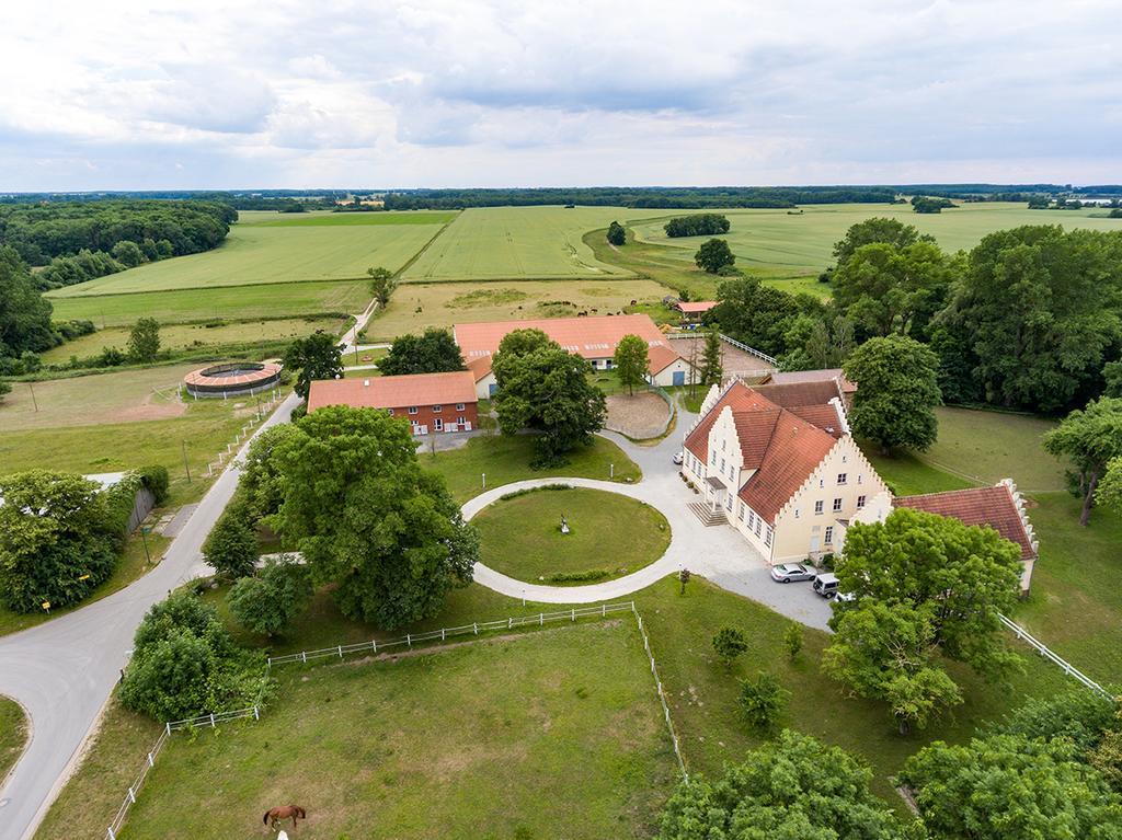 Boutique Hotel Gut Tribbevitz Neuenkirchen auf Rugen Exterior photo